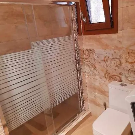 Entertainment House καστορια * Kastoria
